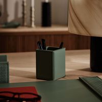 جيوبانيارا حامل أقلام إيلي صعب مونوغرام أجاتا باللون الأخضر