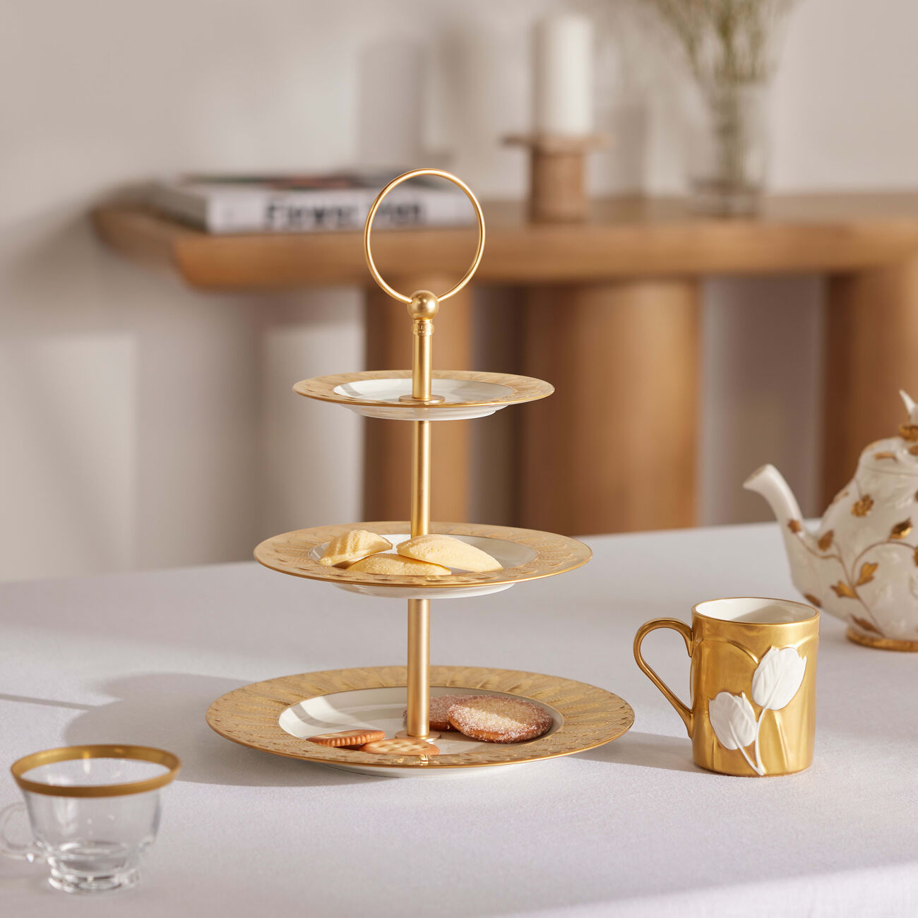 قاعدة الكيك بيكوك باللون الذهبي فيلاري قاعدة الكيك بيكوك باللون الذهبي