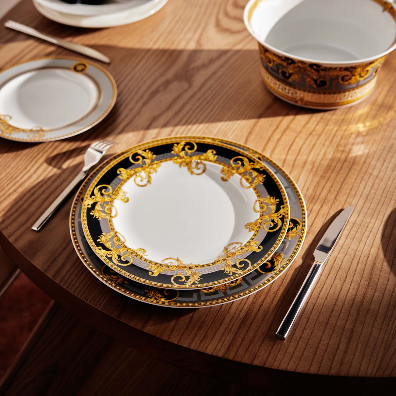 فيرساتشي طبق الطعام برستيج جالا دائري أسود 27 سم