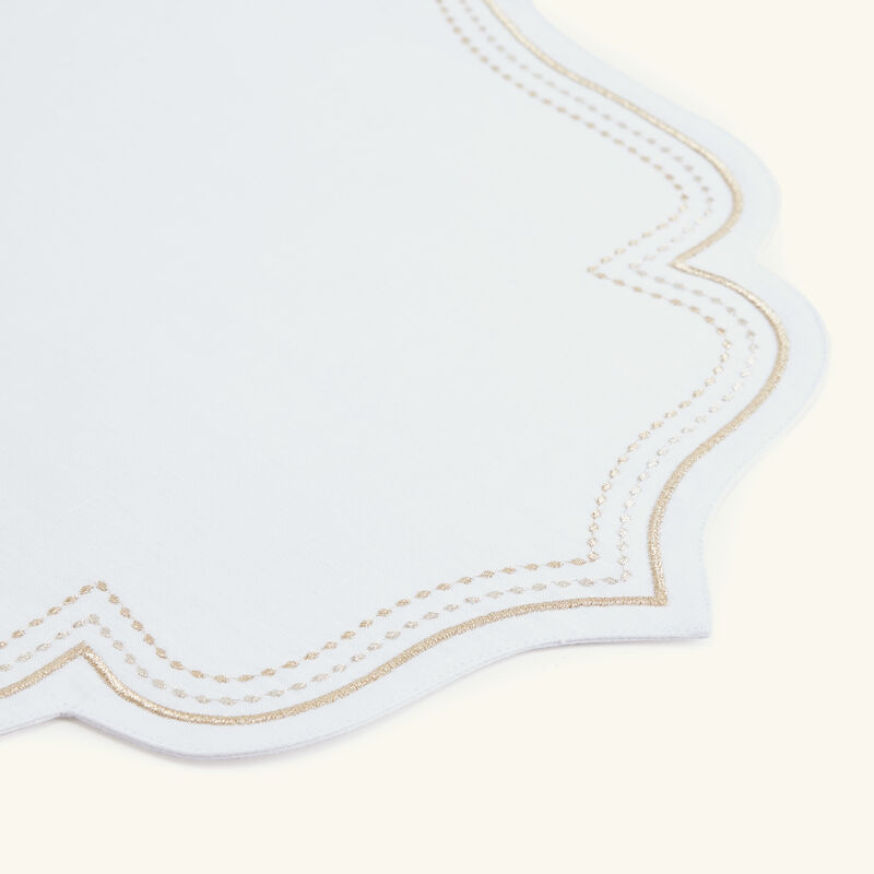 كاترين دينوال مفرش الأطباق ألكازار أبيض