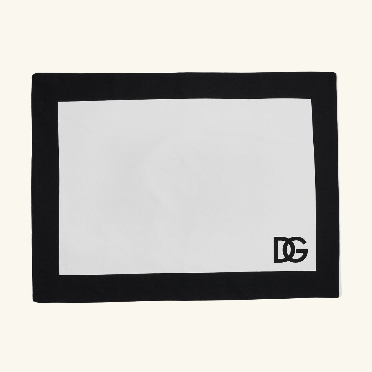 دولتشي أند غابانا كازا طقم دولتشي آند غابانا لوغو المؤلف من مفرش للأطباق ومنديل للمائدة باللون الأحمر