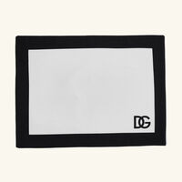 دولتشي أند غابانا كازا طقم دولتشي آند غابانا لوغو المؤلف من مفرش للأطباق ومنديل للمائدة باللون الأحمر