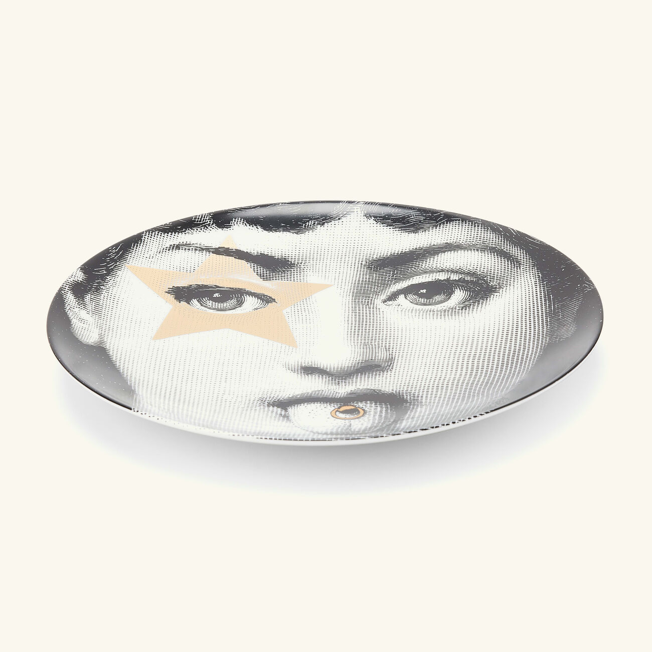 فورناسيتي طبق تزيين الجدار تيما إي فاريازيوني 381 باللون الذهبي