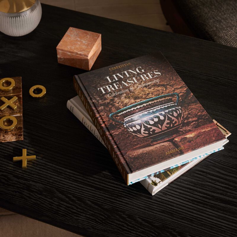 آسولين كتاب كنوز أوزبكستان الحيّة  احتفاءً بالإتقان الحرفي 33x25 سم