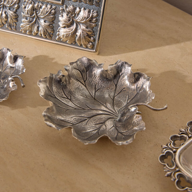 Geranium Leaf Bowl Medium Silver buccellati geranium leaf bowl medium silver