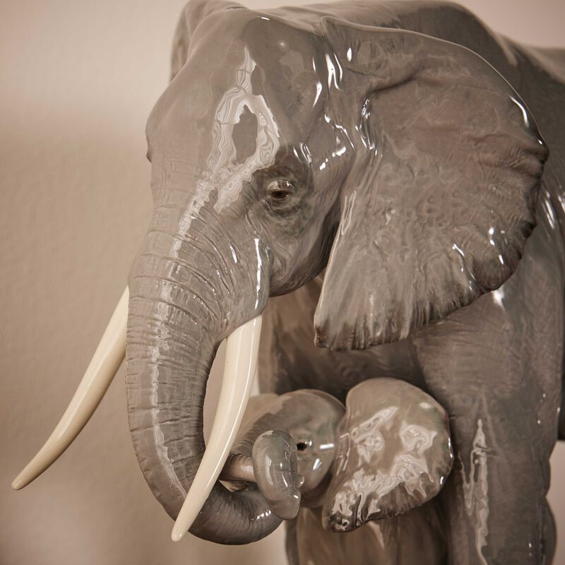 lladro leading the way elephants sculpture medium grey