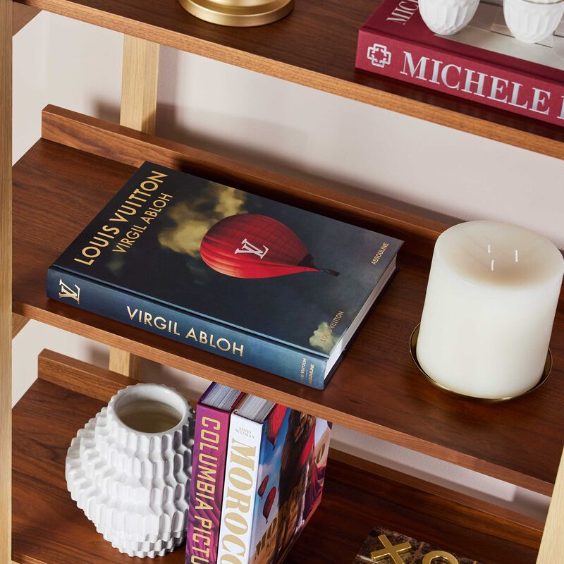 كتاب لويس فويتون: فيرجيل أبلوه بالغلاف الكلاسيكي على شكل منطاد 33×24 سم آسولين كتاب لويس فويتون فيرجيل أبلوه بالغلاف الكلاسيكي على شكل منطاد 33 24 سم