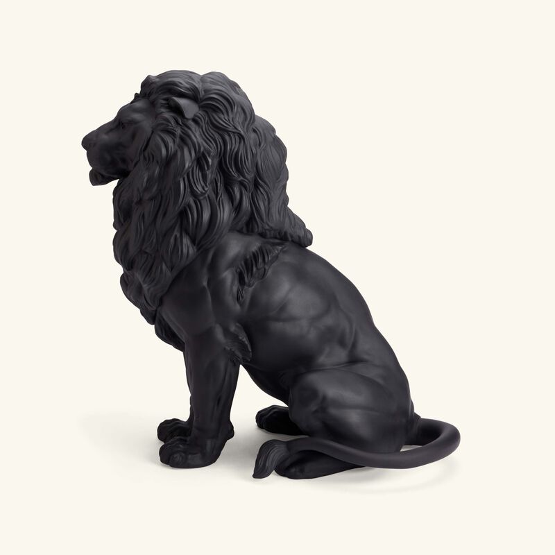 لادرو منحوتة الأسد المهيب الكبيرة باللون الأسود