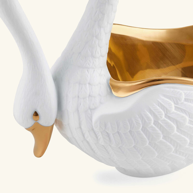 l objet swan centerpiece large white