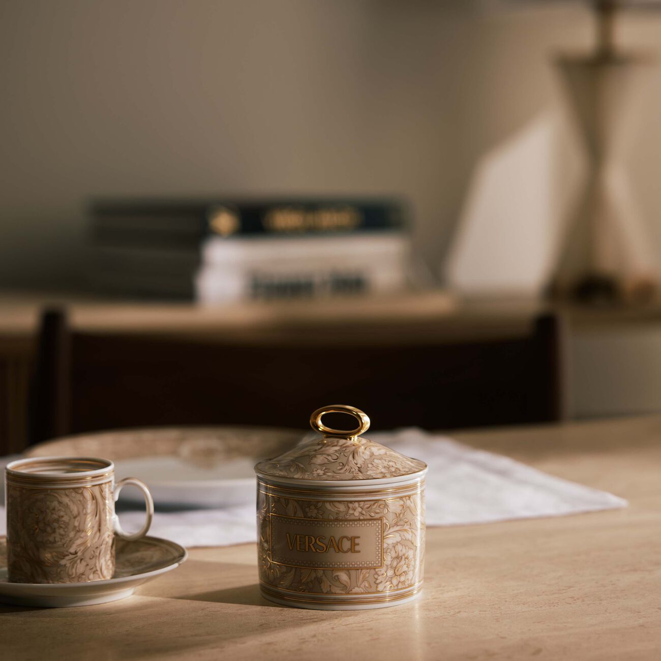 فيرساتشي علبة الحلى والمجوهرات الصغيرة باروكو بلون البيج