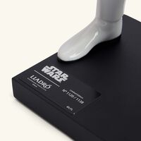 لادرو منحوتة جندي العاصفة باللون الأبيض وحجم كبير  إصدار محدود