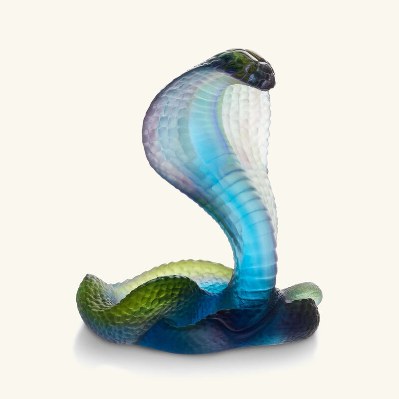 دوم منحوتة على شكل كوبرا صغيرة زرقاء