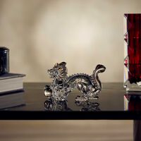 باكارا منحوتة زودياك على شكل تنّين صغيرة جدًا باللون الذهبي