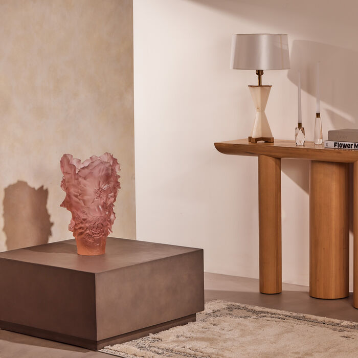 دوم مزهرية كاميليا كبيرة وردية بإصدار محدود