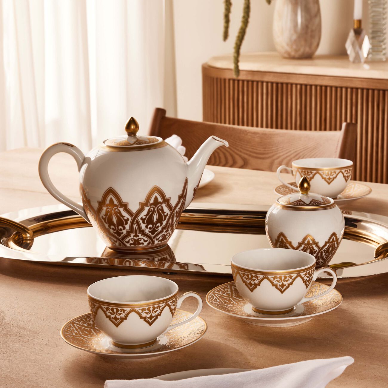 برناردو طقم الشاي فينيس باللون الذهبي