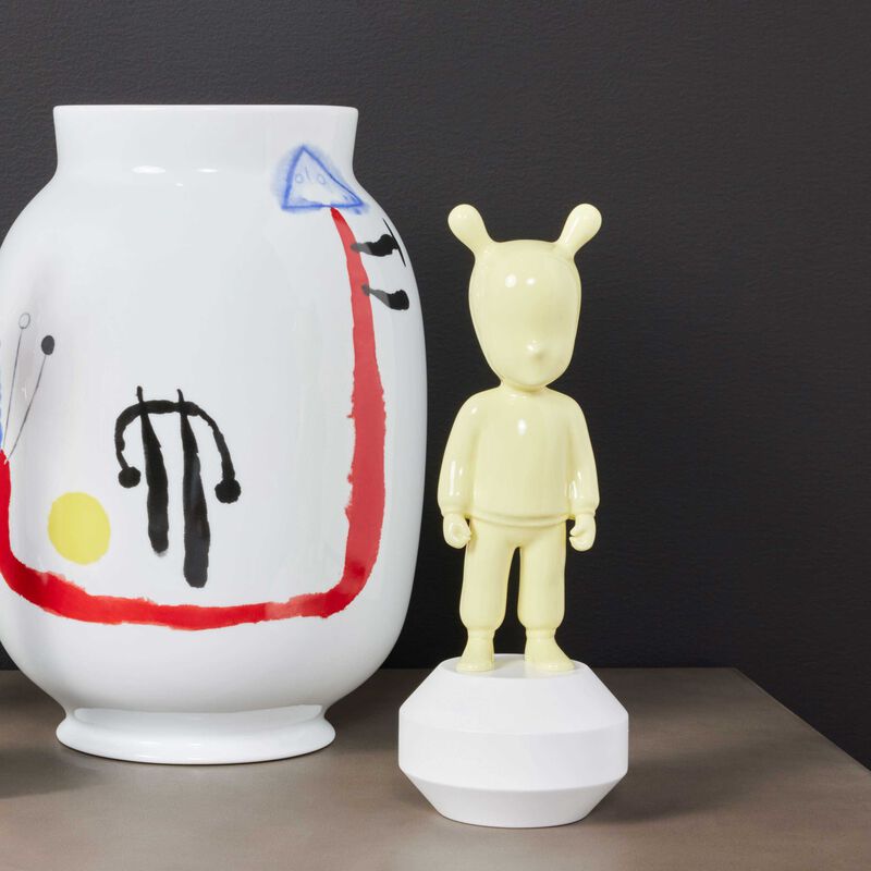 منحوتة ذا غيست صغيرة صفراء لادرو منحوتة ذا غيست صغيرة صفراء