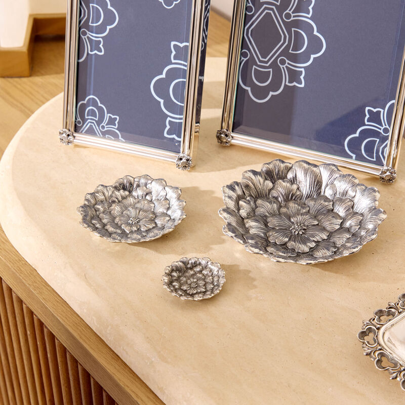 بوتشيلاتي وعاء على شكل زهرة الجاردينيا فضي بحجم متوسط