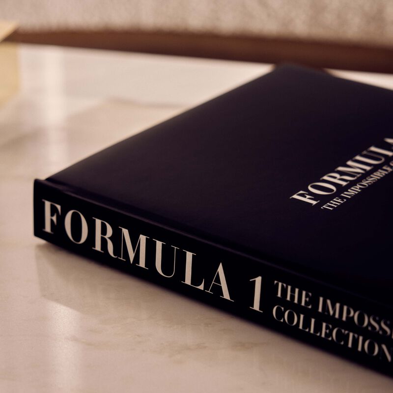 آسولين كتاب مجموعة الفورمولا 1 الأيقونية 47 39 سم