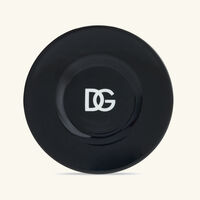 دولتشي أند غابانا كازا طقم دولتشي آند غابانا لوغو المؤلف من فنجانين للشاي مع صحنيهما باللون الأسود