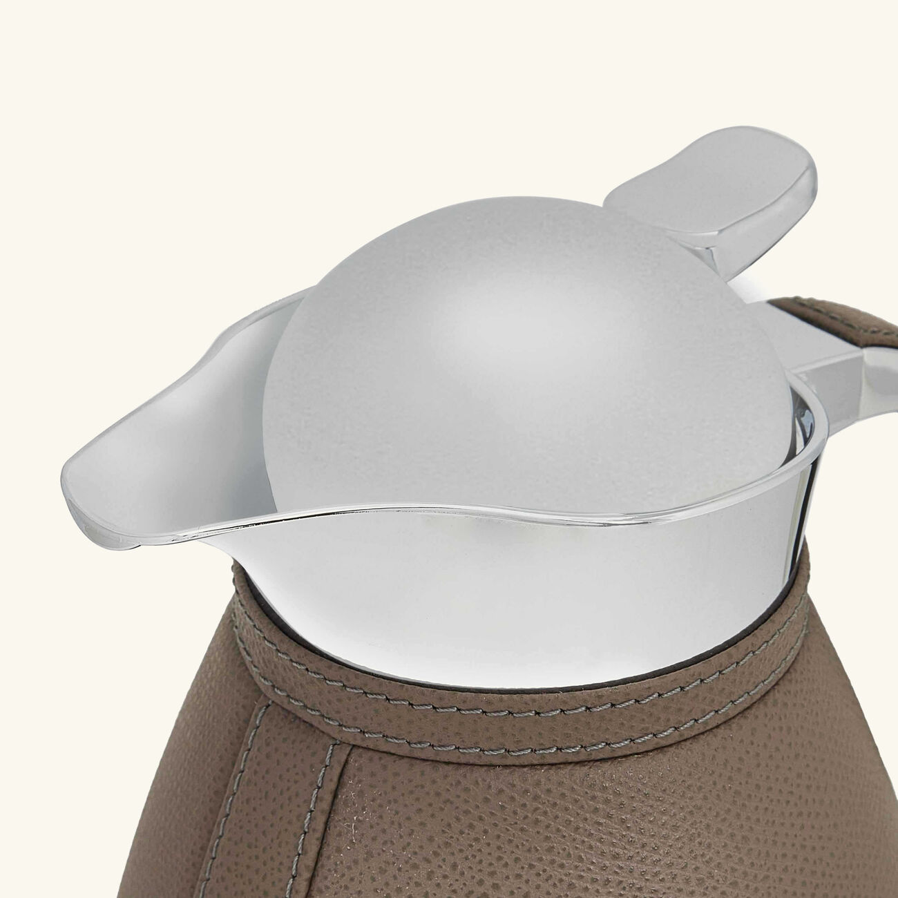 جيوبانيارا إناء شانتيلي بني داكن