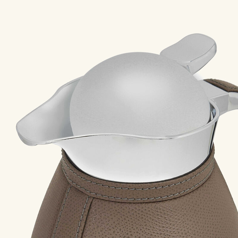 جيوبانيارا إناء شانتيلي بني داكن