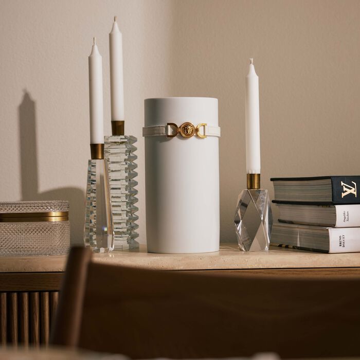 مزهرية ميدوزا 95 مستديرة صغيرة باللون الأبيض فيرساتشي مزهرية ميدوزا 95 مستديرة صغيرة باللون الأبيض