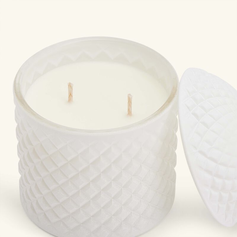 light of sakina cranberry   fig candle 350 ml