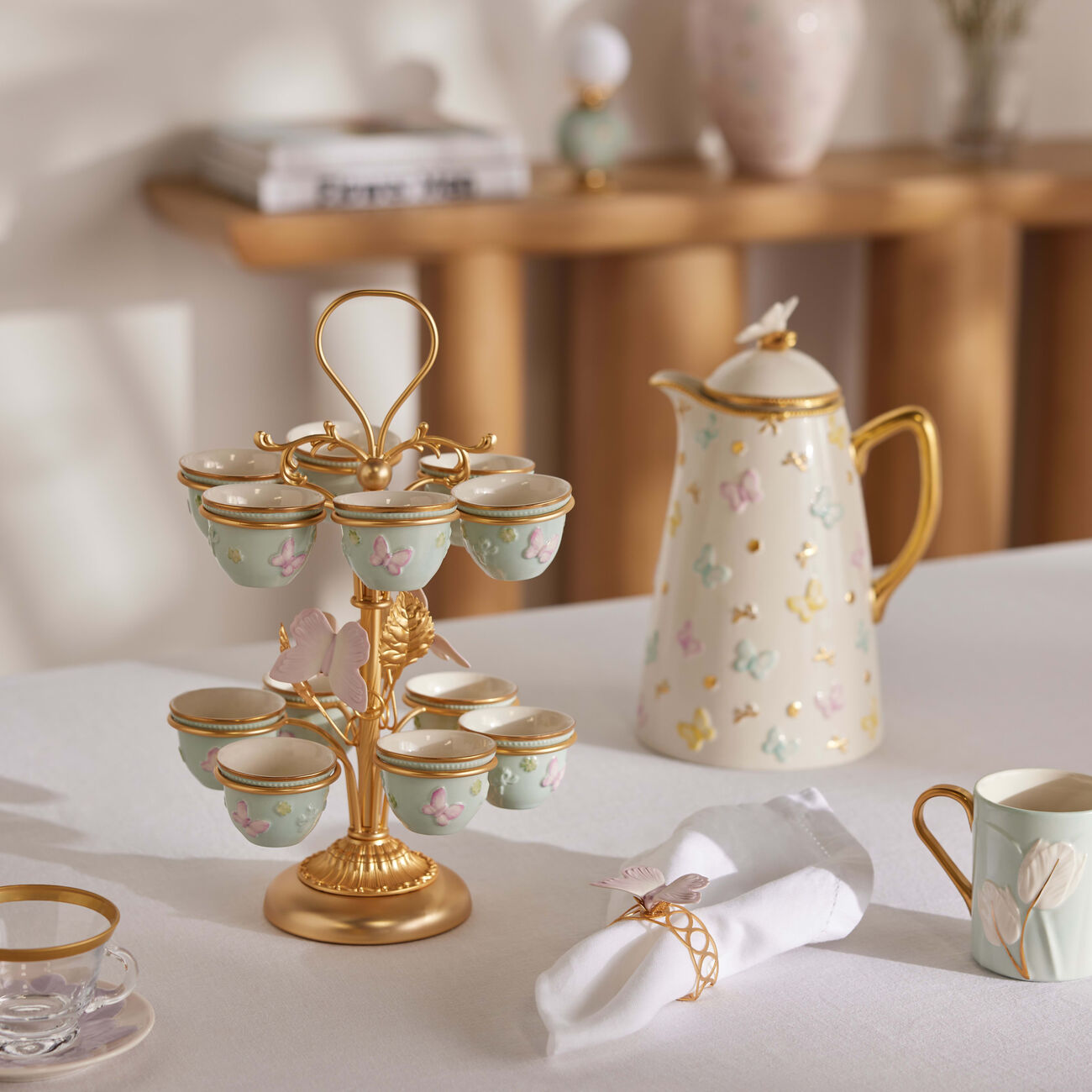 فيلاري حامل فنجان القهوة العربية باترفلاي باللون الذهبي