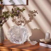 دوم مزهرية كاميليا متوسطة الحجم بيضاء