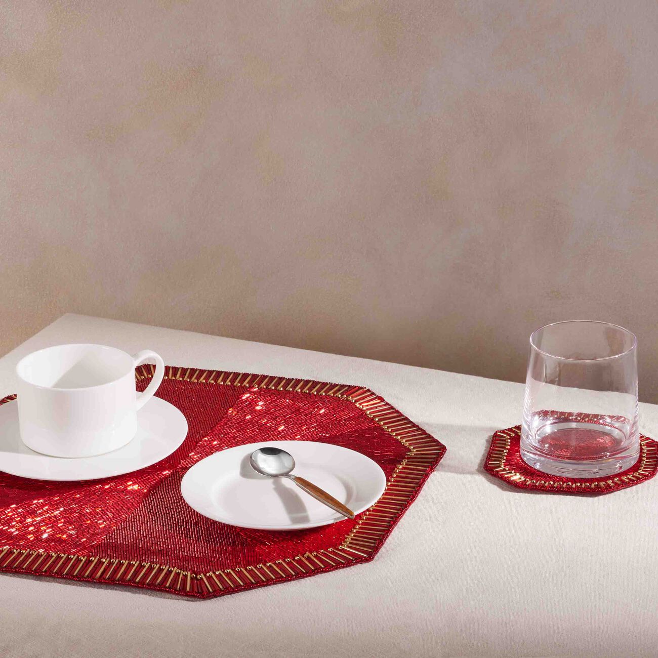Louxor Placemat Red kim seybert louxor placemat red