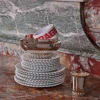 كريستوفل طبق الخبز بابيلون باللون الرمادي