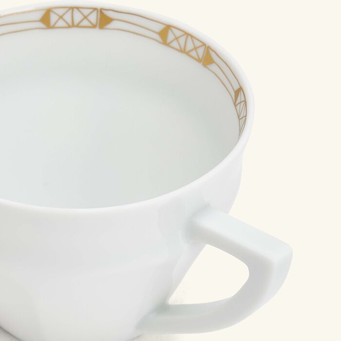 طقم تاليران المؤلف من فنجانين للشاي مع صحنيهما باللون الذهبي باكارا طقم تاليران المؤلف من فنجانين للشاي مع صحنيهما باللون الذهبي