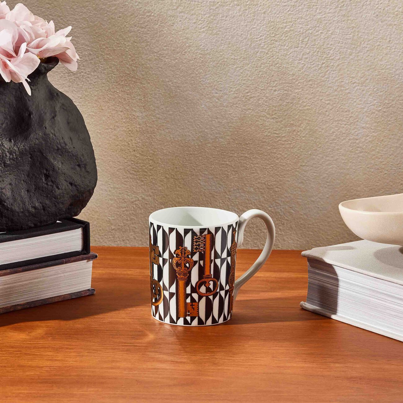 fornasetti chiavi mug pattern