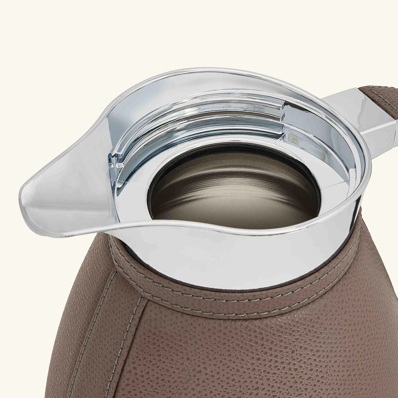 جيوبانيارا إناء شانتيلي بني داكن