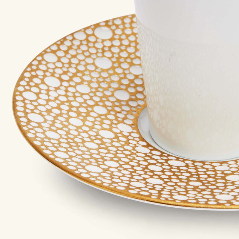 برناردو فنجان القهوة موردور مع صحنه أبيض