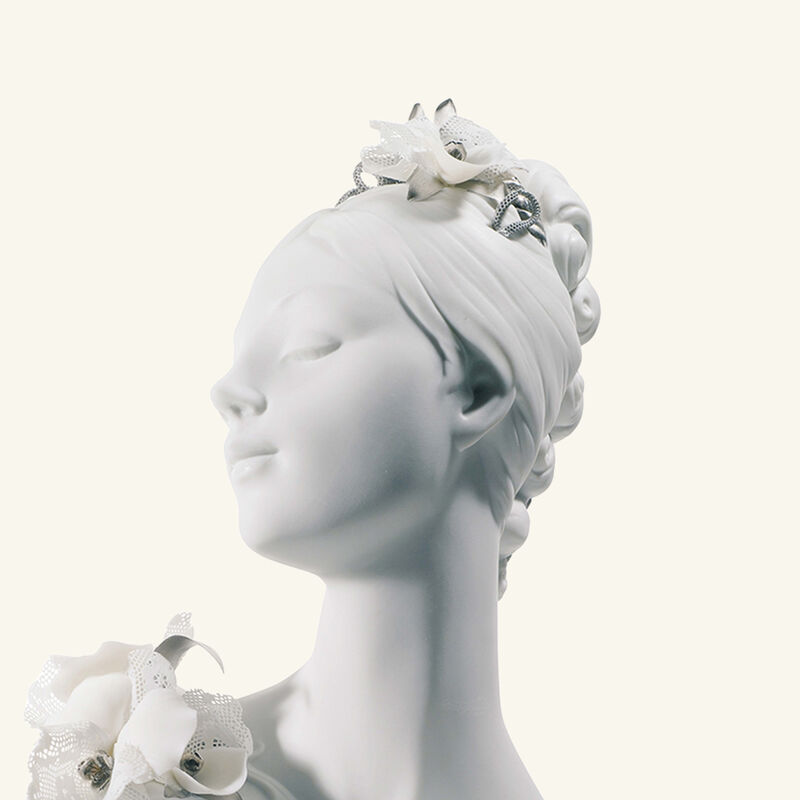 لادرو منحوتة ماي فير ليدي متوسطة بيضاء