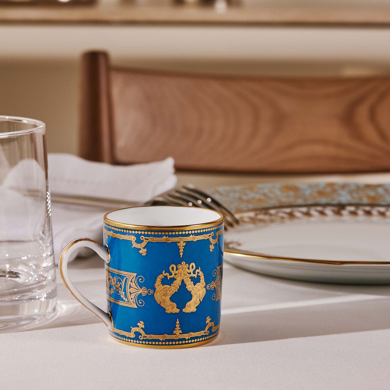 برناردو فنجان القهوة أو روا مع صحنه أزرق