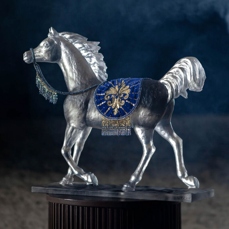 دوم منحوتة الحصان الإمبراطوري المهيب كبيرة باللون الأبيض