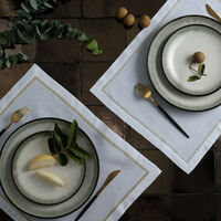 مجموعة روزلي من الكتان باللون الفضي كاترين دينوال مجموعة روزلي من الكتان باللون الفضي