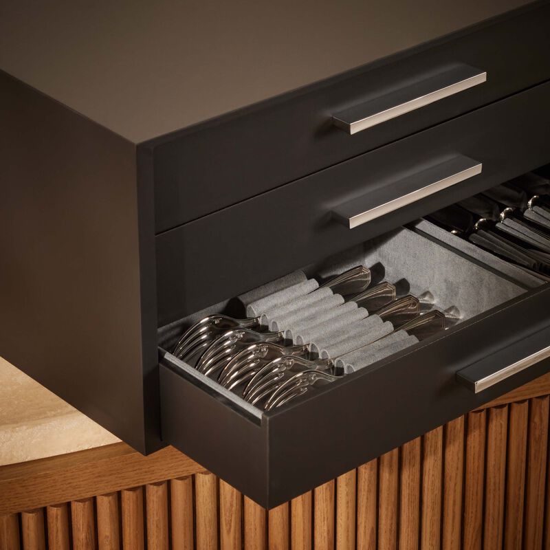 طقم الفضيات أميريكا (75 قطعة) مع صندوق أمباسادور باللون الفضي كريستوفل طقم الفضيات أميريكا 75 قطعة مع صندوق أمباسادور باللون الفضي