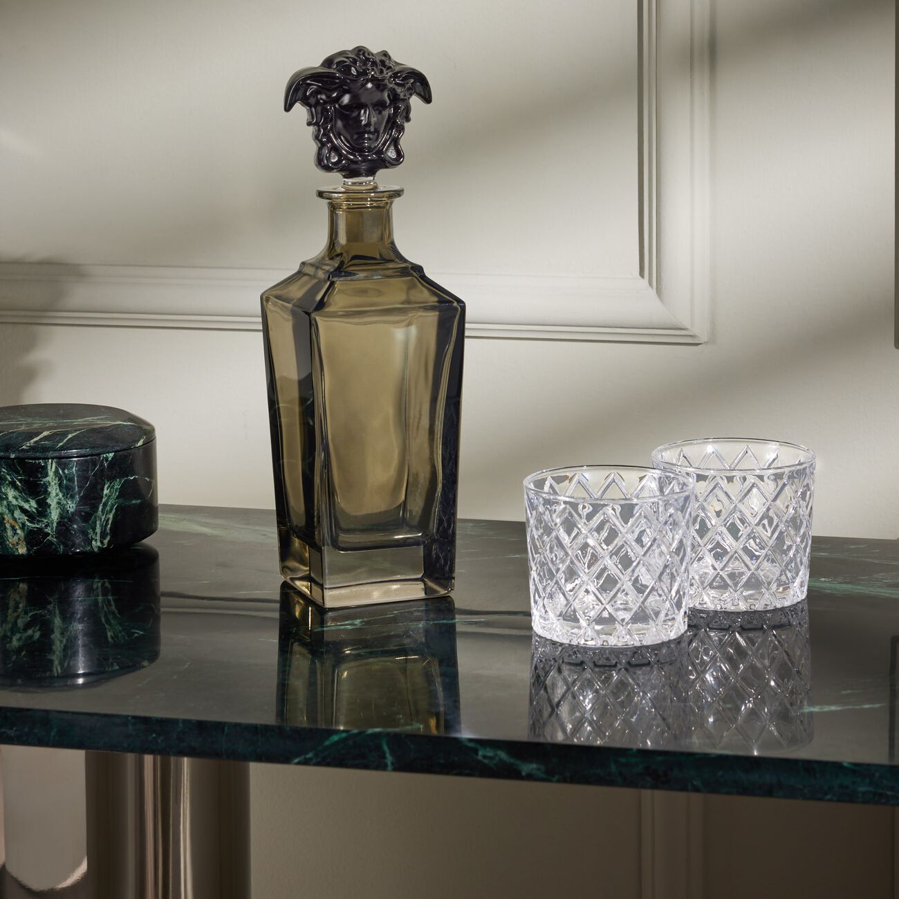 Medusa Lumiere Haze Decanter Clear versace medusa lumiere haze decanter clear