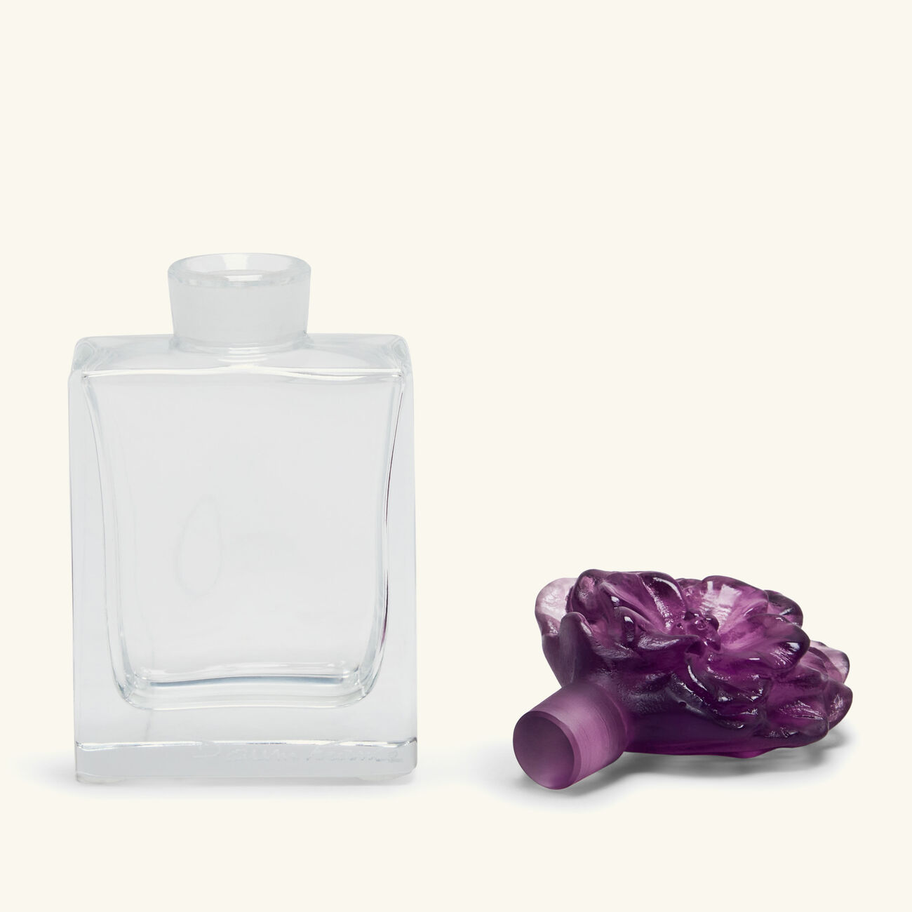 دوم زجاجة العطر كاميليا