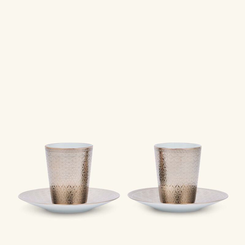 طقم ديفاين مؤلف من فنجانين للقهوة مع صحنيهما باللون الفضي برناردو طقم ديفاين مؤلف من فنجانين للقهوة مع صحنيهما باللون الفضي