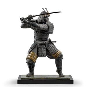 تمثال الساموراي المحارب, medium