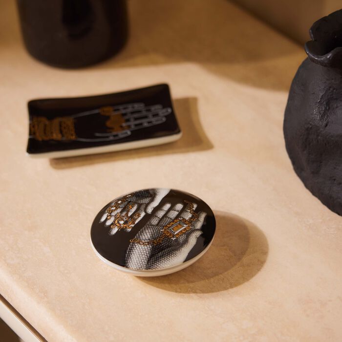fornasetti mano con gioielli decorative box round black
