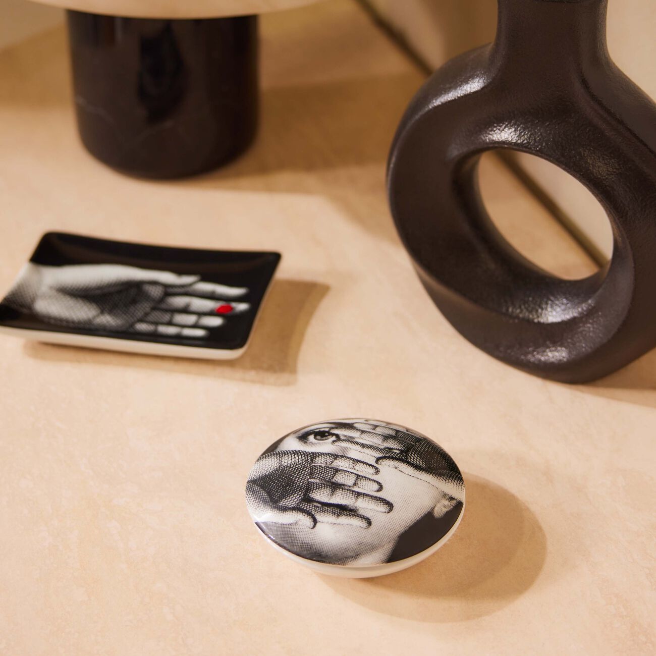 fornasetti tema e variazioni no 154 decorative box round black