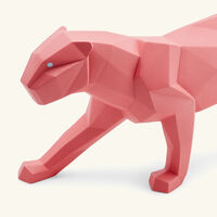 لادرو منحوتة على شكل فهد صغيرة وردية