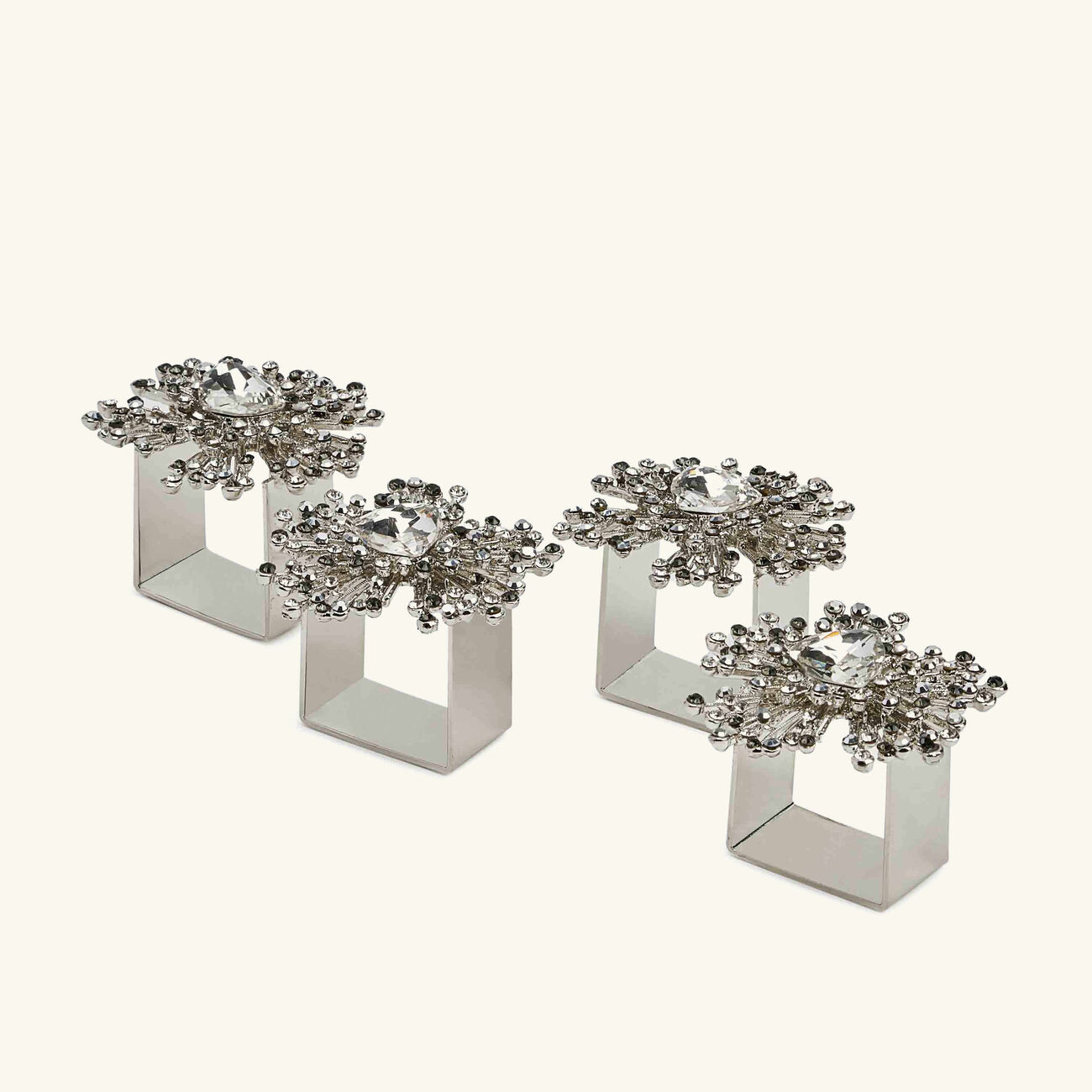 طقم جيم برست المؤلف من 4 حلقات للمناديل باللون الفضي كيم سيبيرت طقم جيم برست المؤلف من 4 حلقات للمناديل باللون الفضي