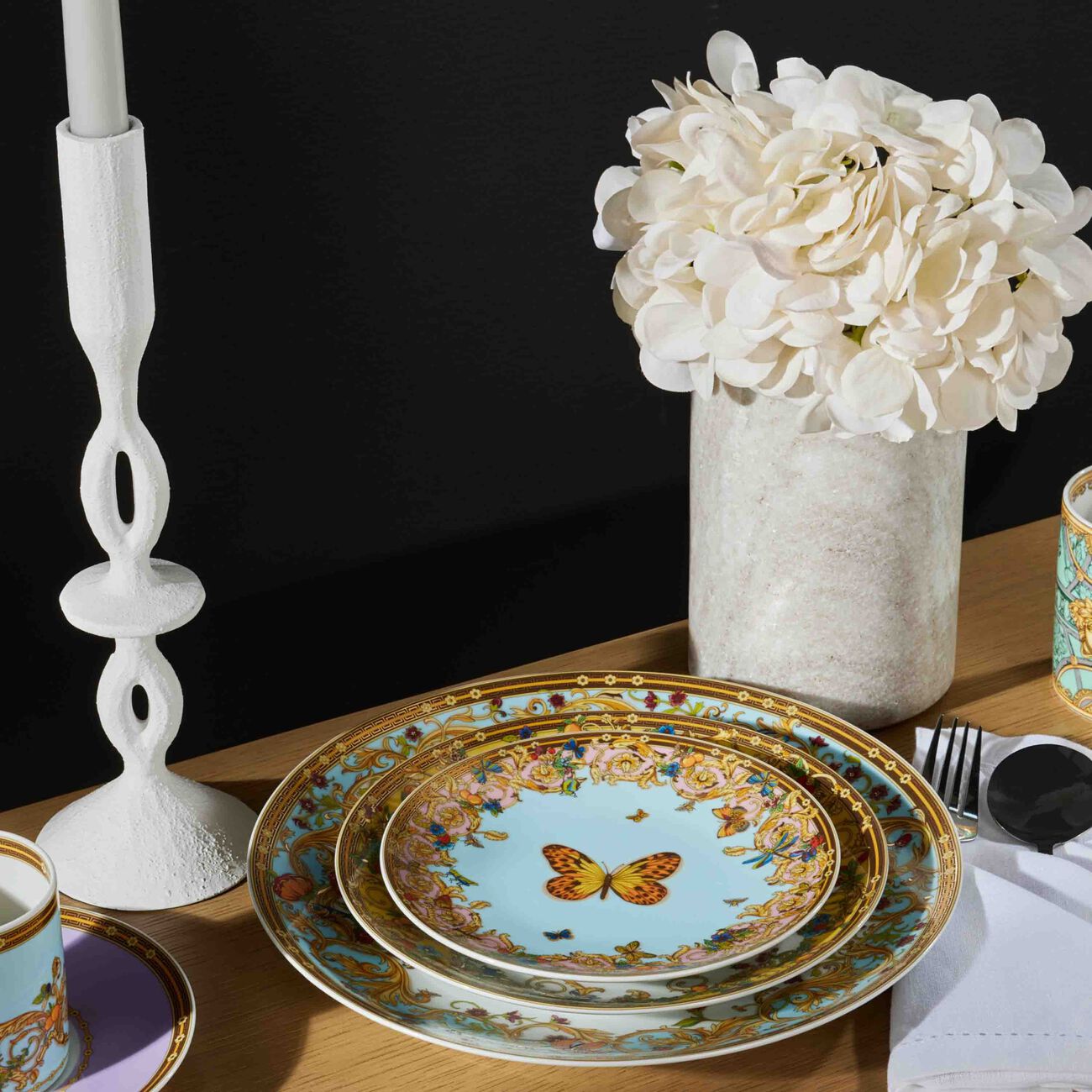 طبق الخبز والزبدة لو جاردان دو فيرساتشي دائري أزرق 16 سم