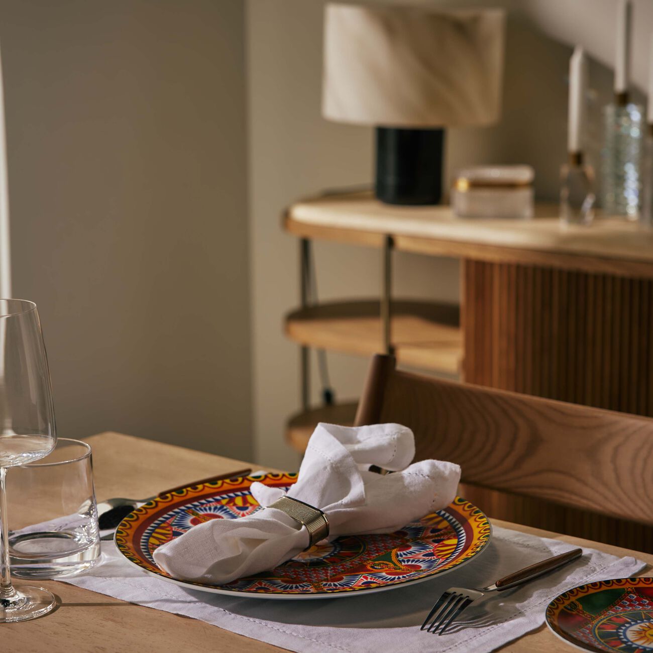 دولتشي أند غابانا كازا طقم كاريتو المؤلف من طبقين كبيرين بتصميم دائري 31 سم